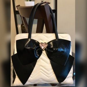 💕Betsey Johnson Bow Cross Body Faux Leather💕